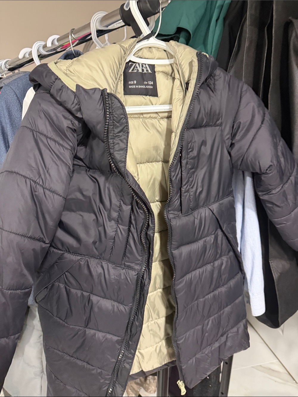 Zara Men’s Two-Tone Quilted Hooded Puffer Jacket in Black and Cream